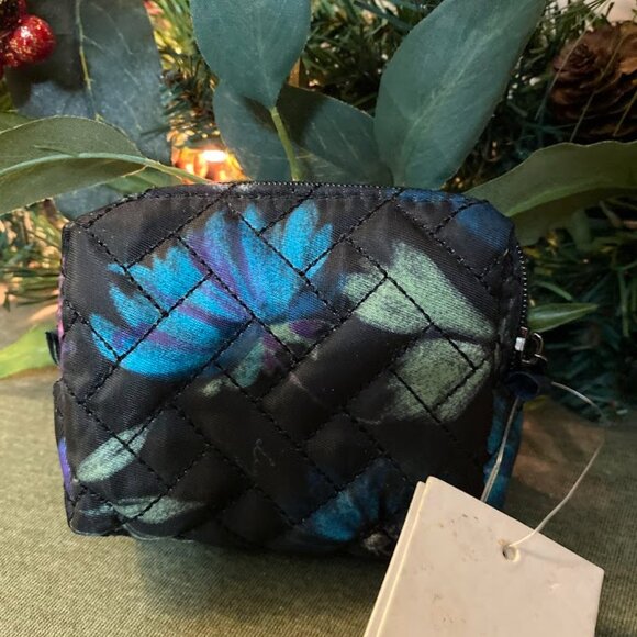 Lug Choo Mini Bloom Pill Case - Picture 2 of 6